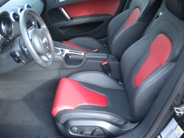 Audi TTS 2013 photo 8