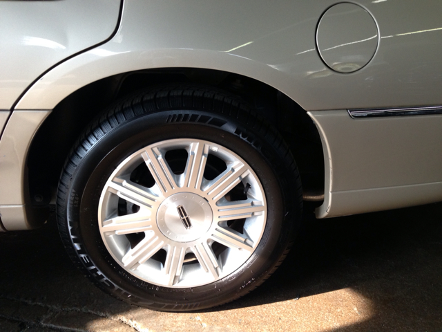 Audi Town Car 2011 photo 2