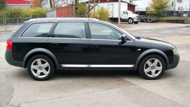 Audi allroad 2004 photo 2
