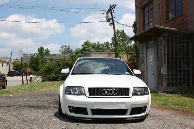 Audi allroad 2004 photo 2