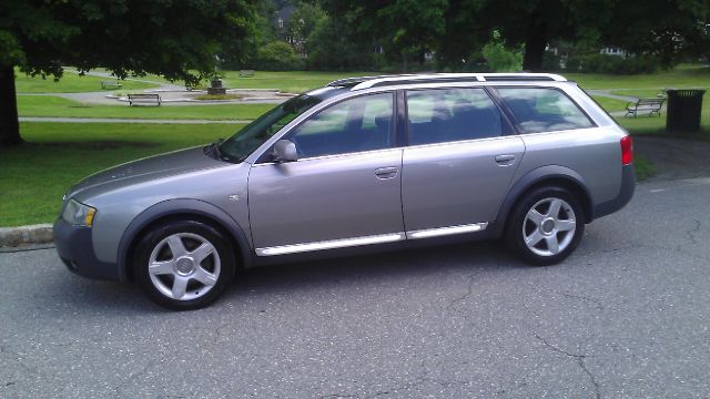 Audi allroad 2004 photo 2