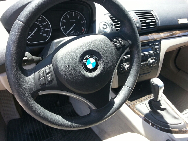 BMW 1-Series 2011 photo 1