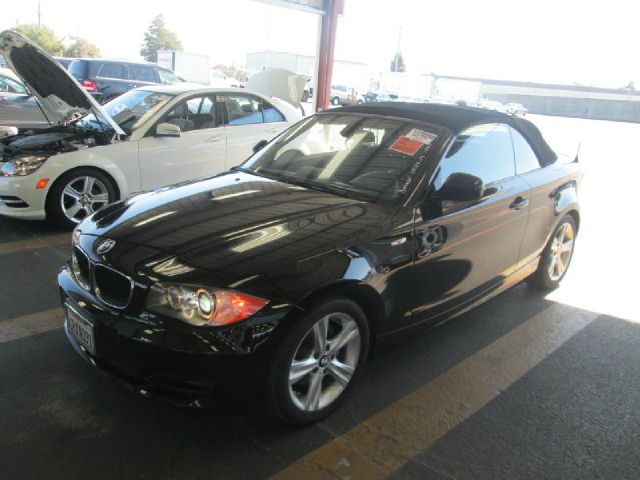 BMW 1 series 2.5L SE Convertible