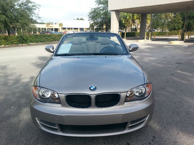 BMW 1 series 2011 photo 2