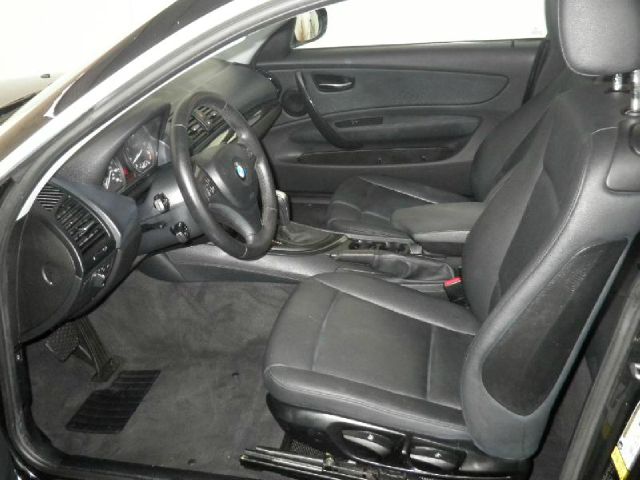 BMW 1 series 2010 photo 2
