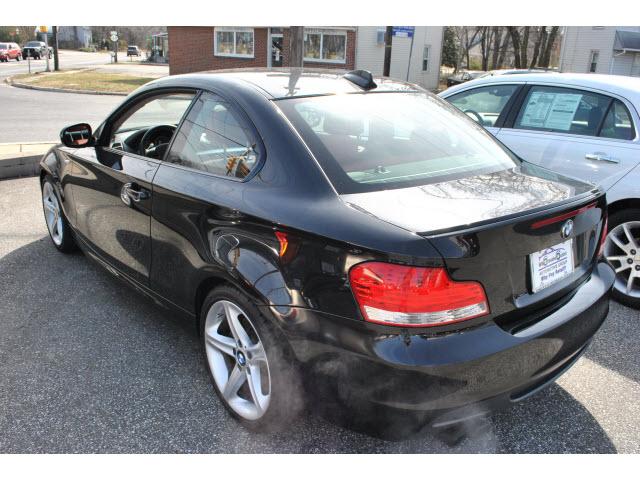 BMW 1 series 2010 photo 2