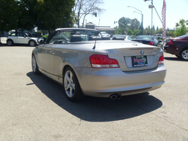 BMW 1 series 2010 photo 9