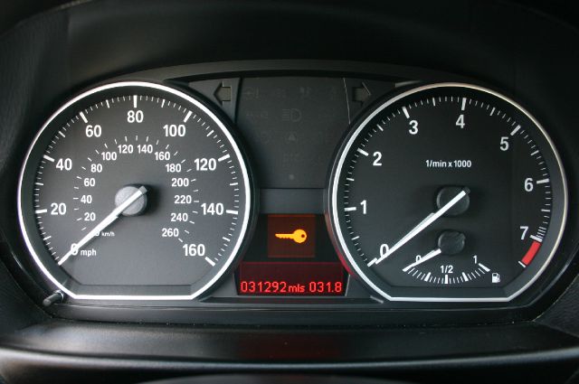 BMW 1 series 2011 photo 2