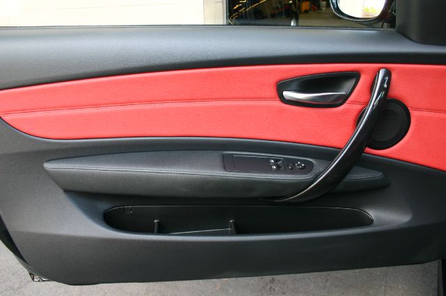 BMW 1 series 2011 photo 8