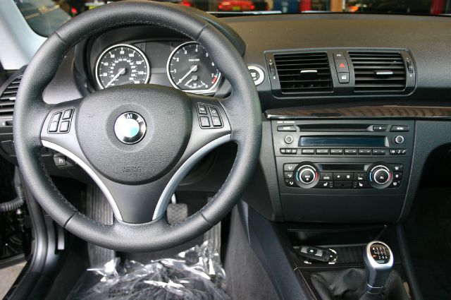 BMW 1 series 2011 photo 13