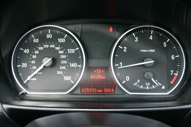 BMW 1 series 2011 photo 5