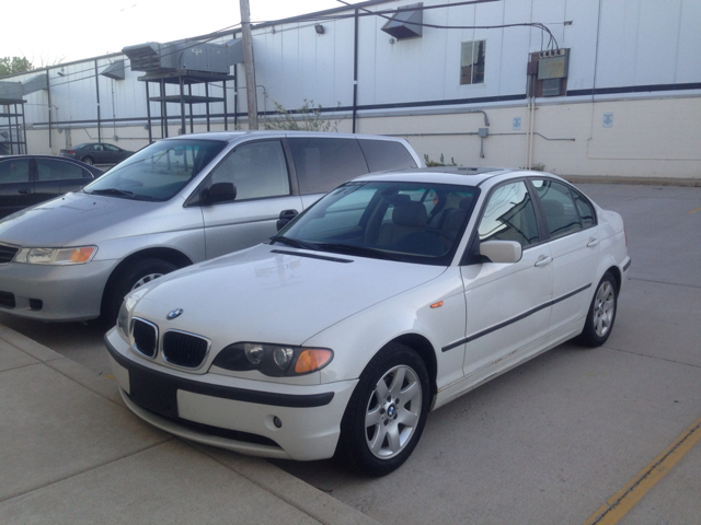 BMW 3-Series 2003 photo 1