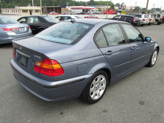 BMW 3-Series 2005 photo 2