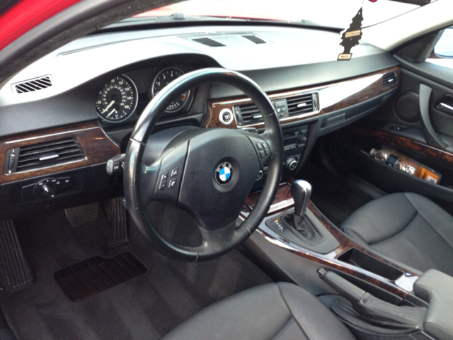 BMW 3-Series SE Automatic 4X4 Beutiful Sedan