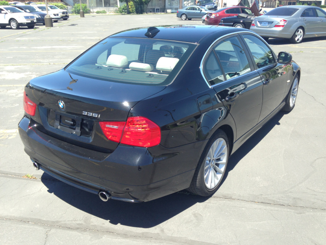 BMW 3-Series 2010 photo 12