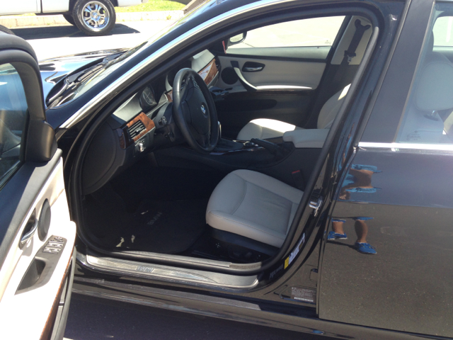 BMW 3-Series 2010 photo 9