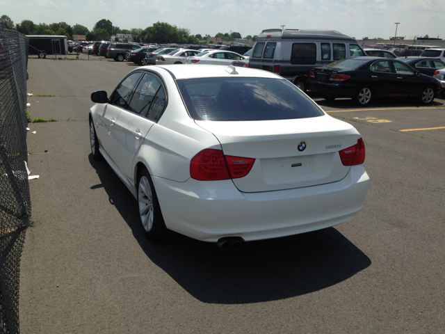 BMW 3-Series 2010 photo 1
