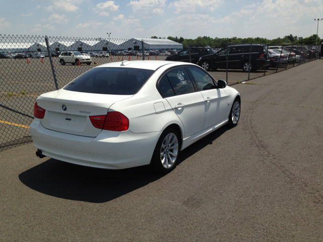 BMW 3-Series 2010 photo 10