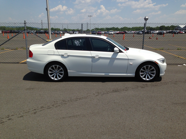 BMW 3-Series 2010 photo 2