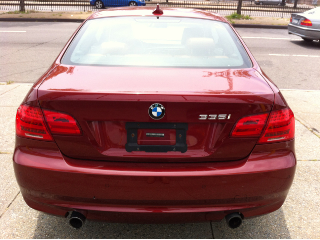 BMW 3-Series 2011 photo 3