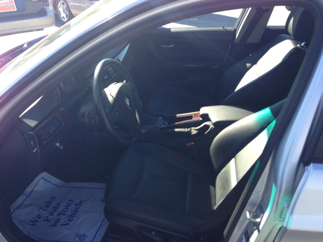 BMW 3-Series 2011 photo 3