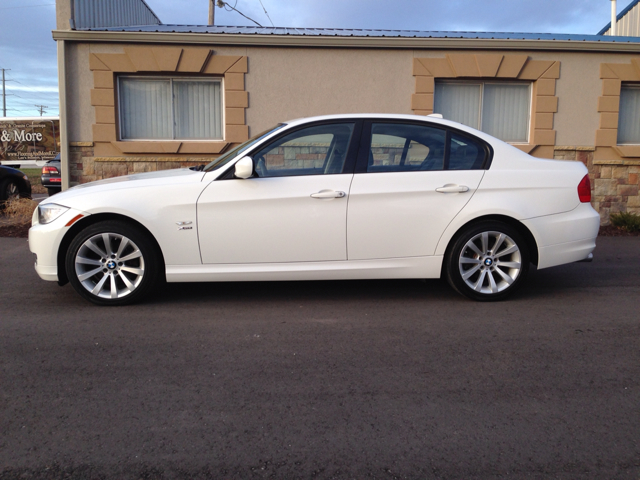 BMW 3-Series 2011 photo 1