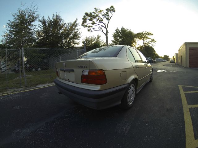 BMW 3 series 1993 photo 3