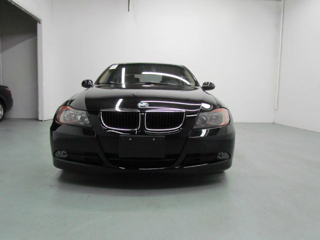 BMW 3 series SE Automatic 4X4 Beutiful Sedan