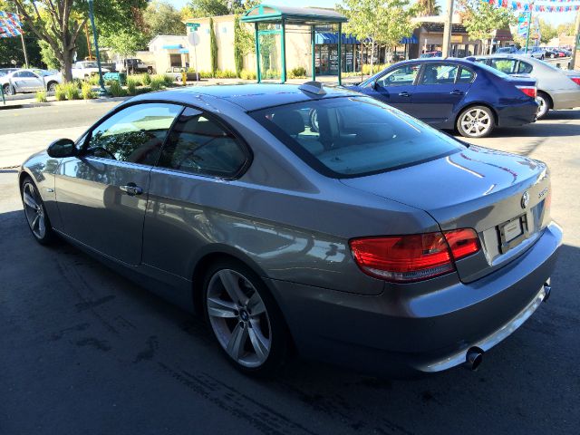 BMW 3 series 2009 photo 2