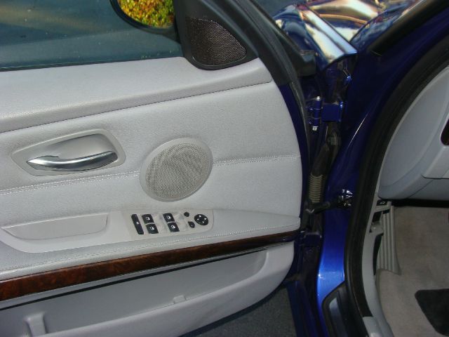 BMW 3 series 2009 photo 2