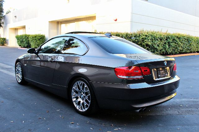 BMW 3 series 2009 photo 2