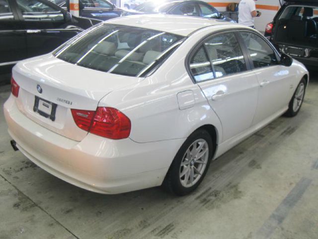 BMW 3 series 2010 photo 3