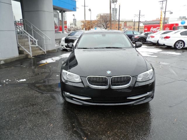 BMW 3 series 2011 photo 2