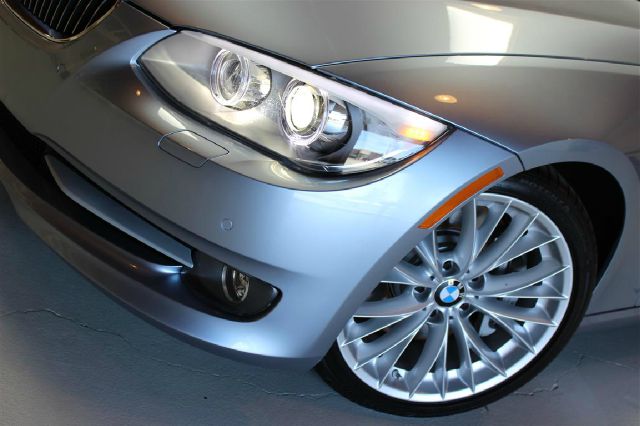 BMW 3 series 2011 photo 2