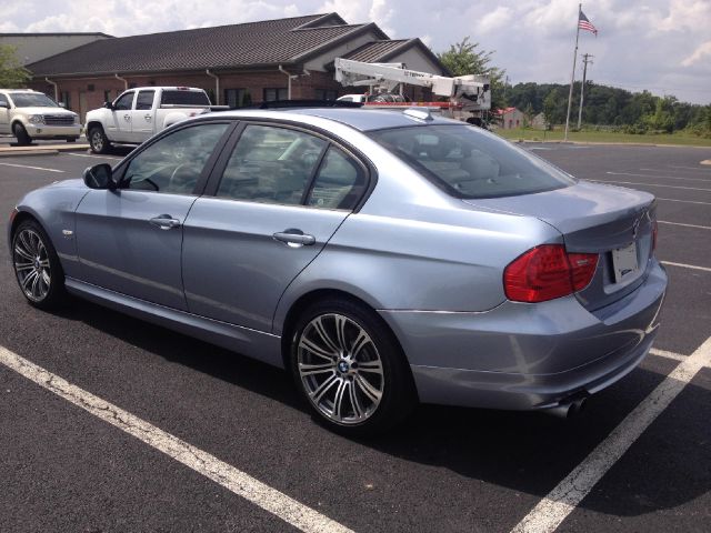 BMW 3 series 2011 photo 2