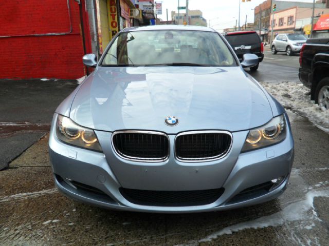 BMW 3 series 2011 photo 2