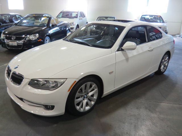 BMW 3 series 2011 photo 2