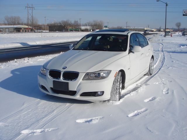 BMW 3 series 2011 photo 2
