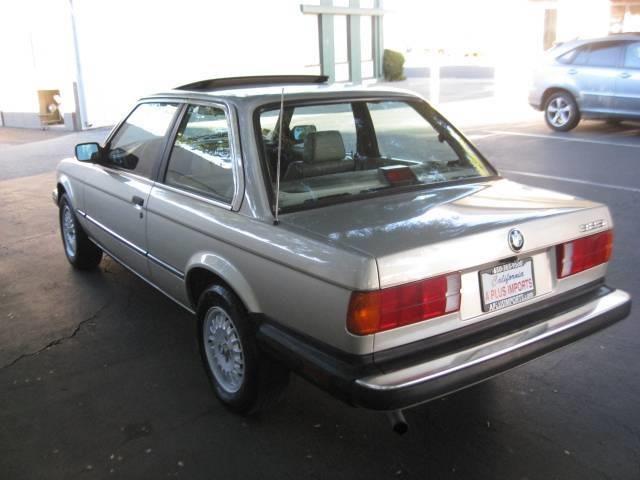 BMW 3 series 1987 photo 1