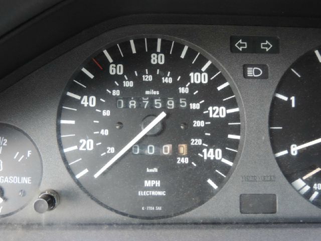 BMW 3 series 1987 photo 10