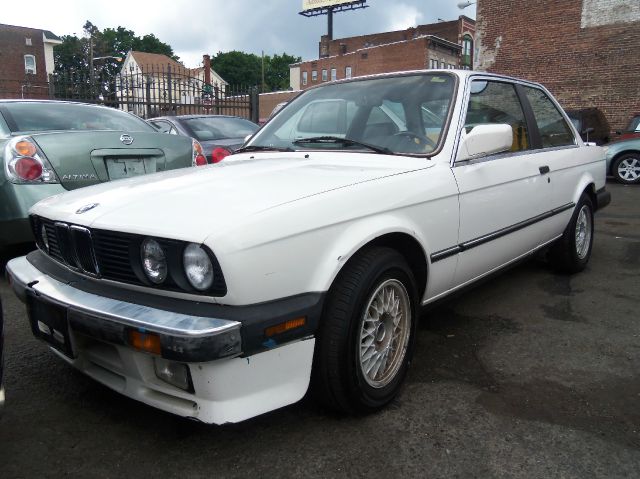 BMW 3 series 1987 photo 2