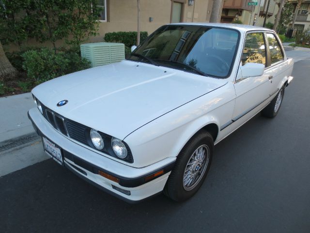 BMW 3 series 1990 photo 1