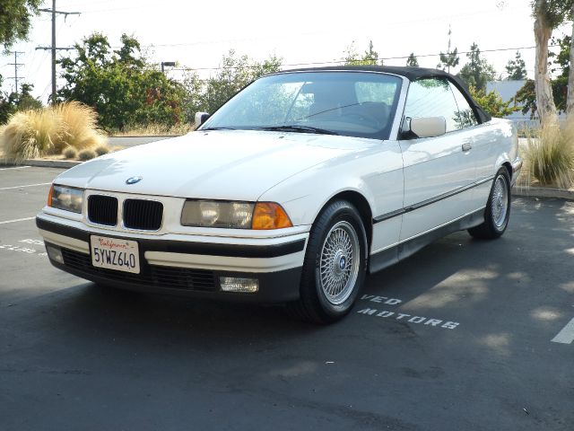 BMW 3 series 2WD Crew Cab 126.0 LT W/1lt Convertible