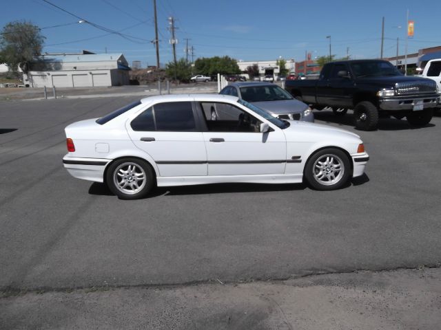 BMW 3 series SE Automatic 4X4 Beutiful Sedan