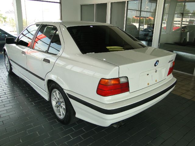 BMW 3 series SE Automatic 4X4 Beutiful Sedan