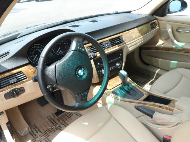 BMW 3 series SE Automatic 4X4 Beutiful Sedan