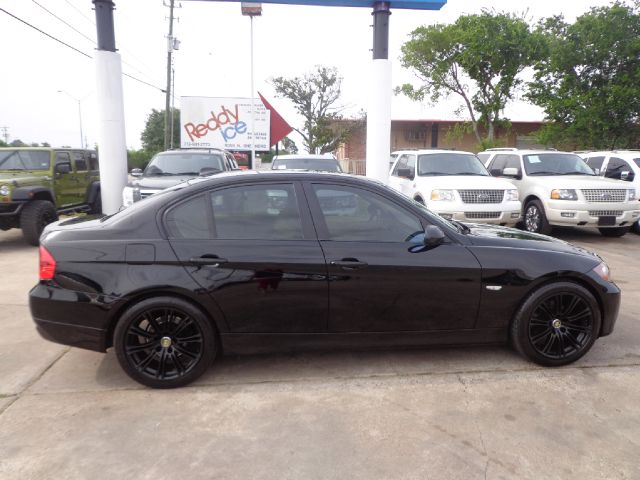 BMW 3 series SE Automatic 4X4 Beutiful Sedan