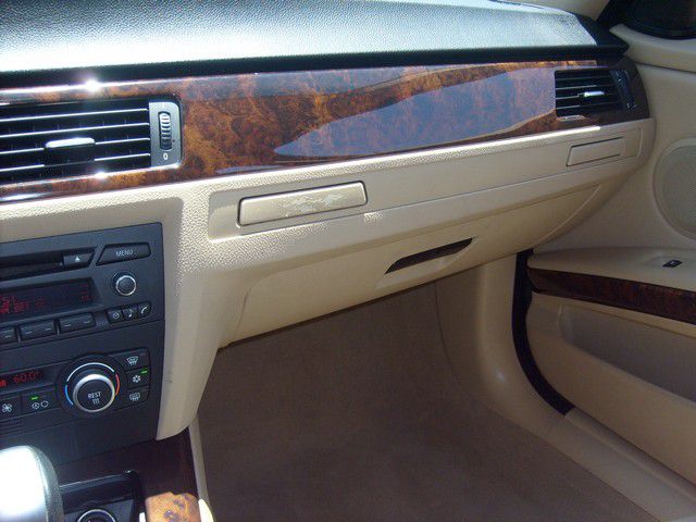 BMW 3 series SE Automatic 4X4 Beutiful Sedan