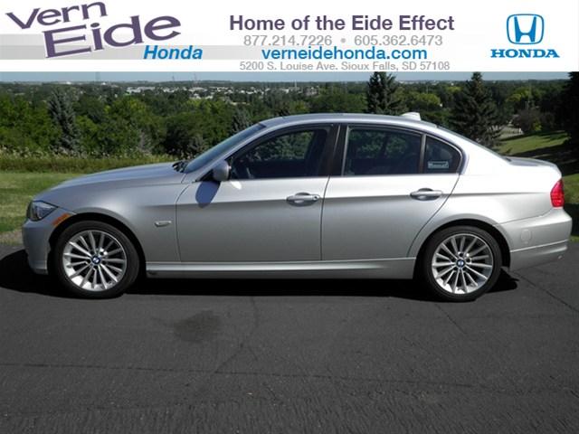 BMW 3 series 2008 Nissan 1.8 SL Sedan