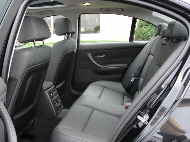 BMW 3 series 2010 photo 2